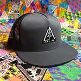 black.AUr.whitE {hat}